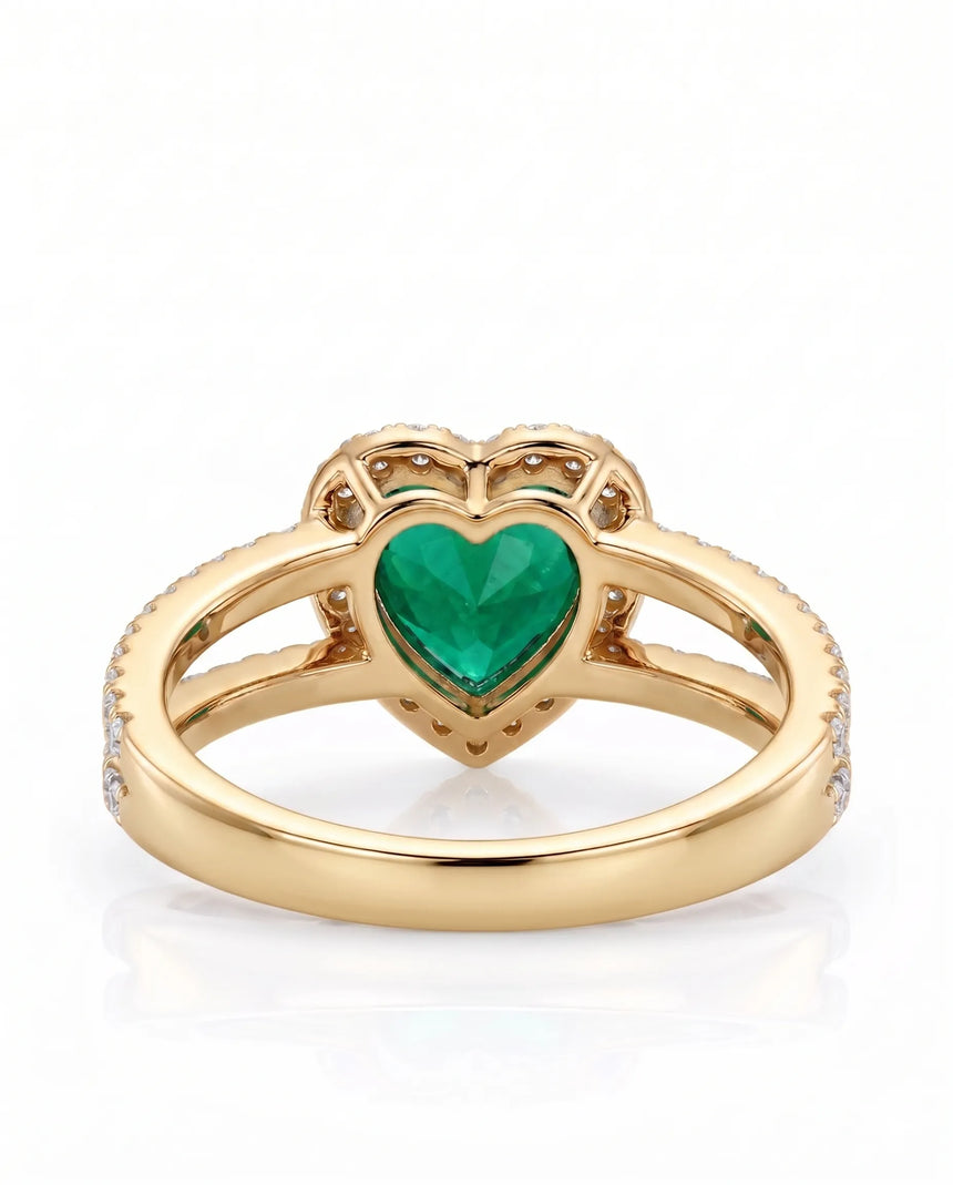 Heart cut emerald engagement style ring in 18K yellow gold | SARATTI
