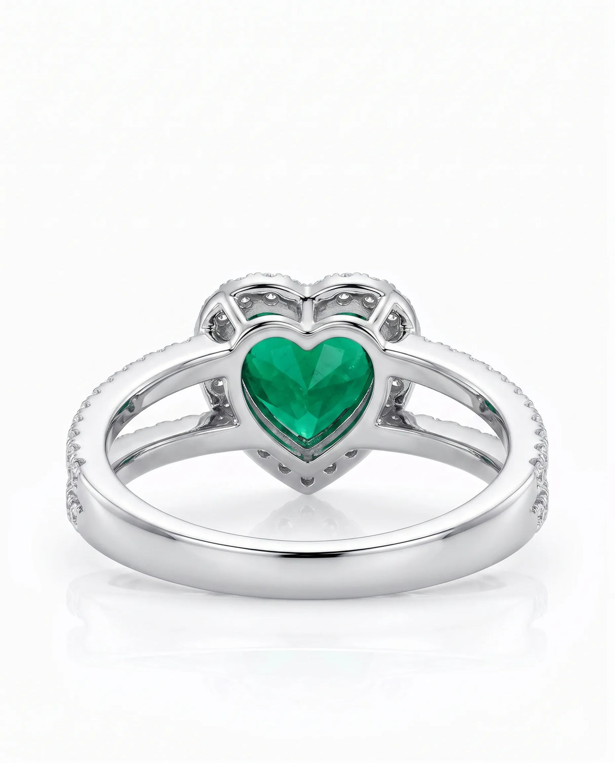 Heart cut emerald engagement style ring in platinum | SARATTI
