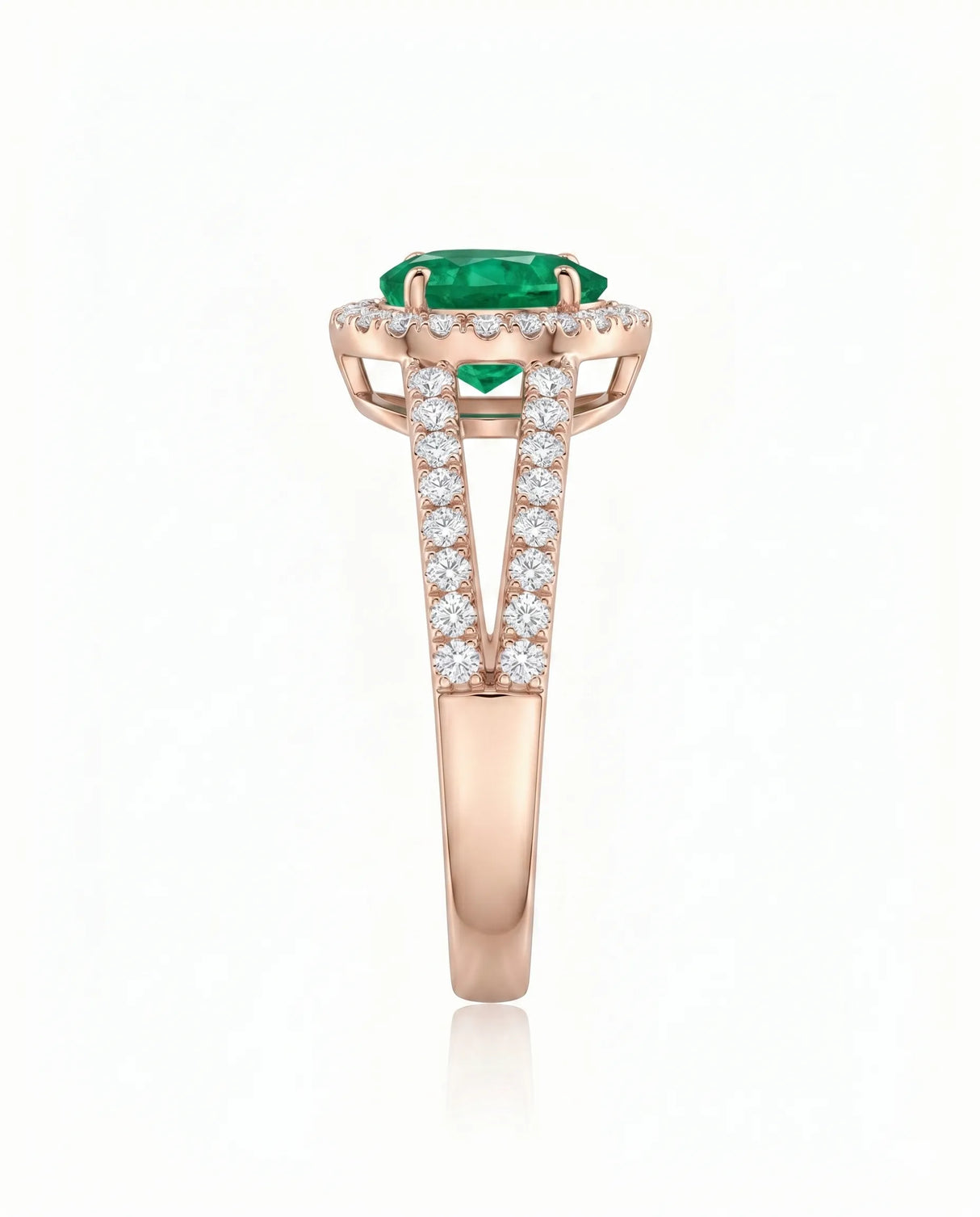 Heart halo emerald split shank ring in 18K rose gold | SARATTI
