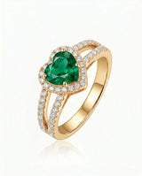 Heart halo emerald split shank ring in 18K yellow gold | SARATTI
