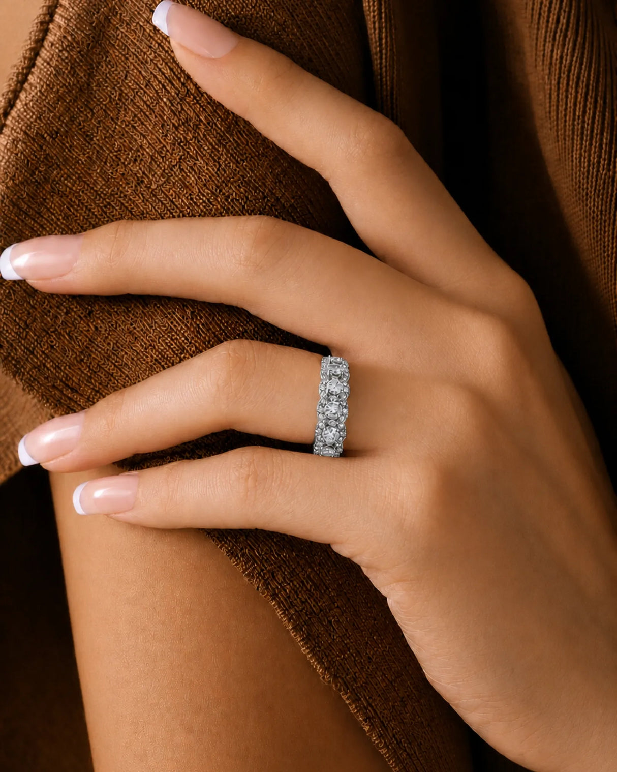 High-end round diamond eternity band with accent diamonds in refined platinum | SARATTI