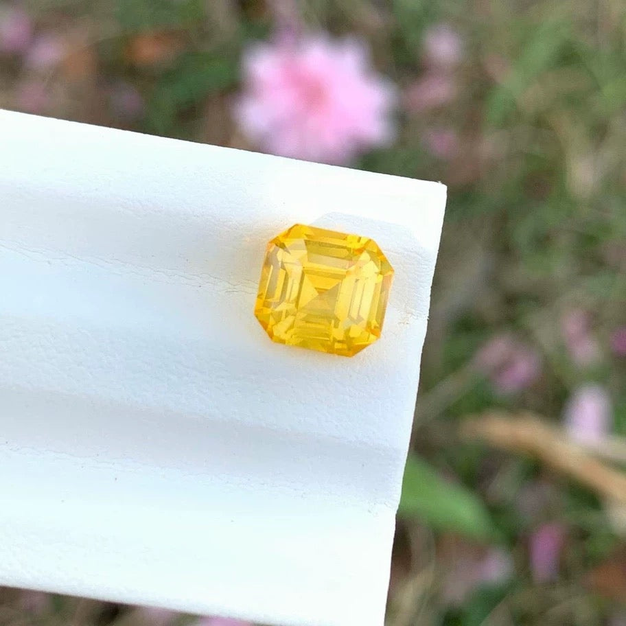 4.06 carats Natural Yellow Sapphire | Emerald Cut