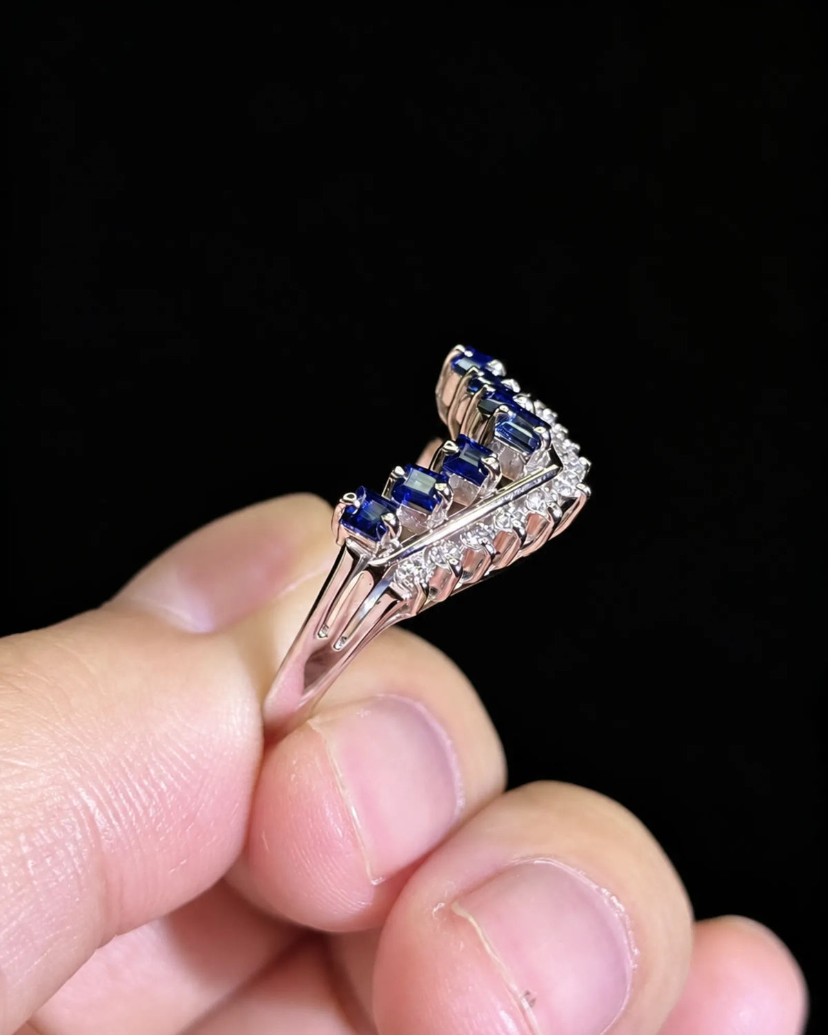 LUNARA V Sapphire Baguette Diamond Ring | SARATTI