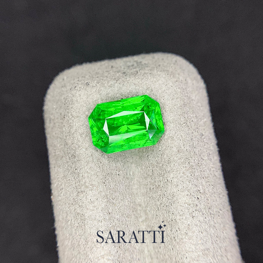 Loose 2.20ct Green Tsavorite Garnet | SARATTI  
