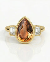 Lucent Frame 18K yellow gold setting with framed emerald-cut diamonds | SARATTI
