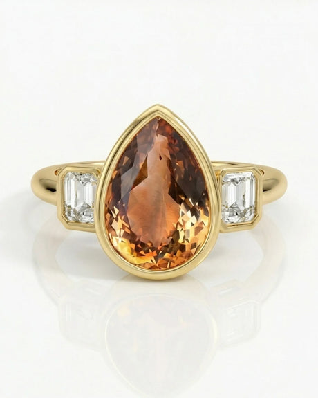 Lucent Frame 18K yellow gold setting with framed emerald-cut diamonds | SARATTI