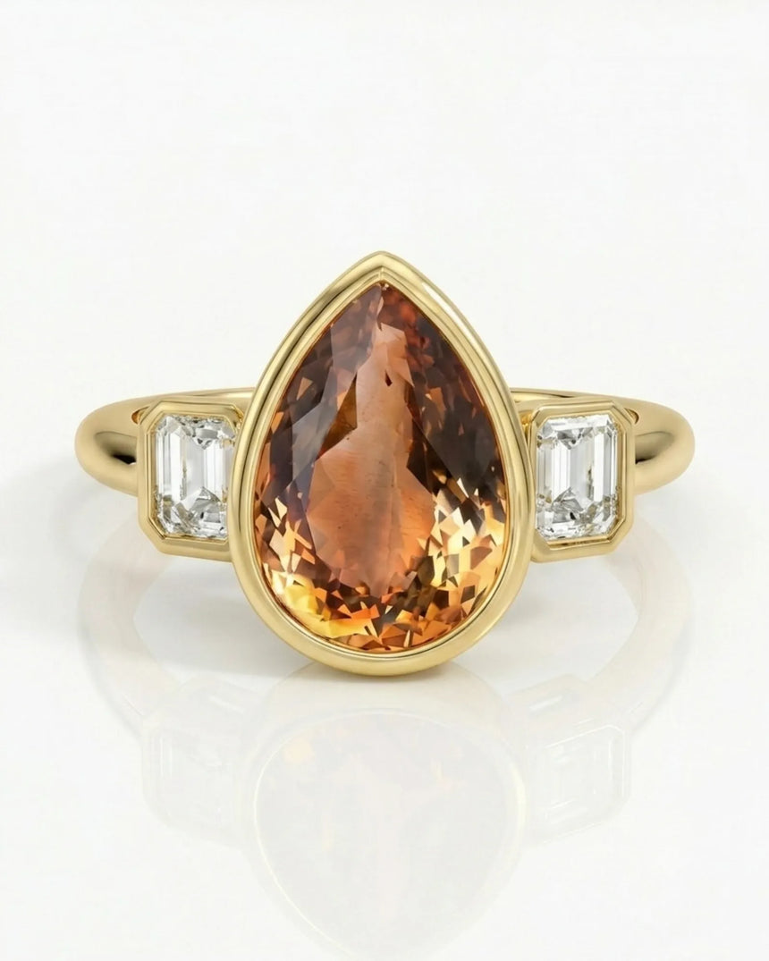 Lucent Frame 18K yellow gold setting with framed emerald-cut diamonds | SARATTI