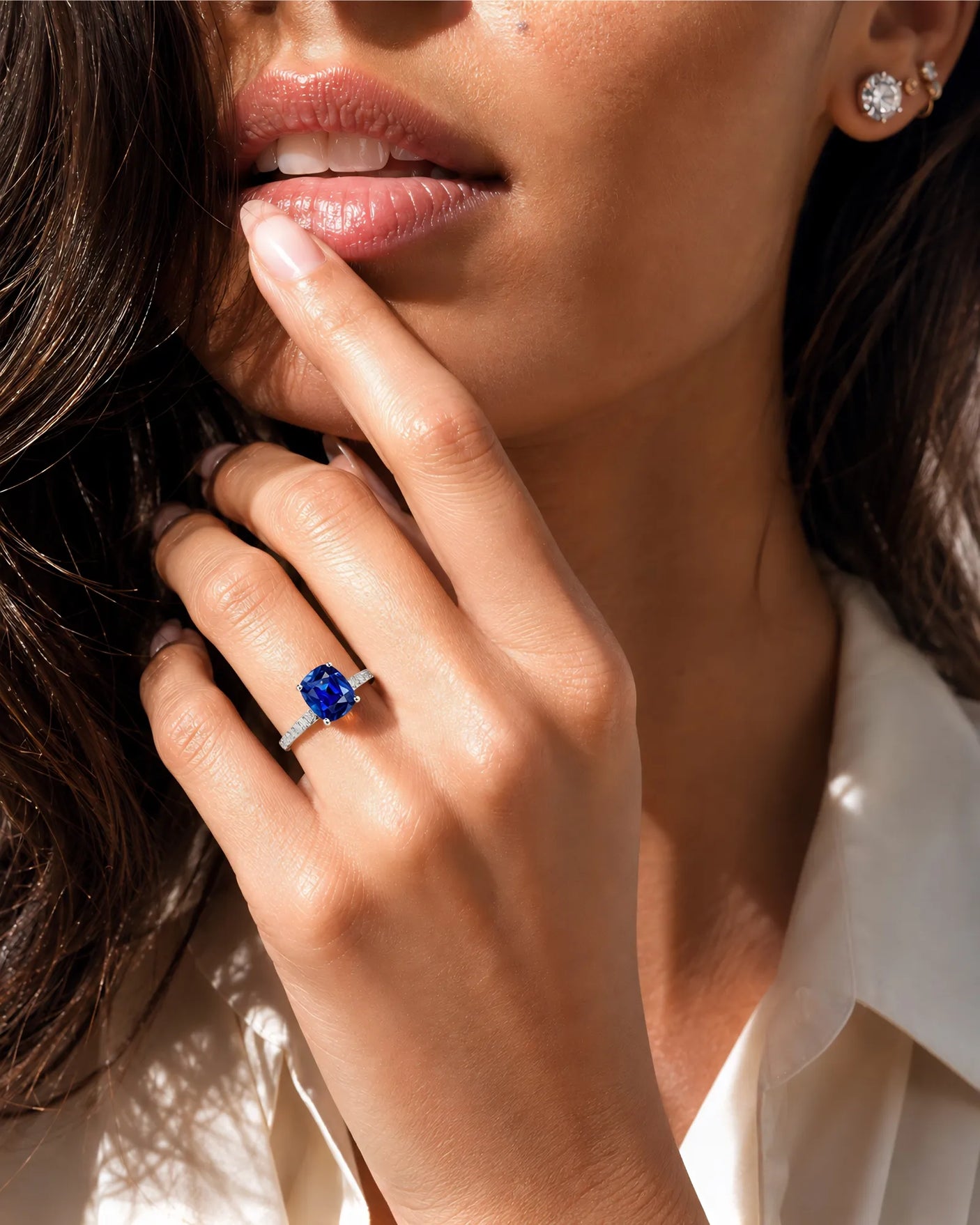 Luxury blue sapphire diamond ring with refined contemporary design in platinum - SARATTI