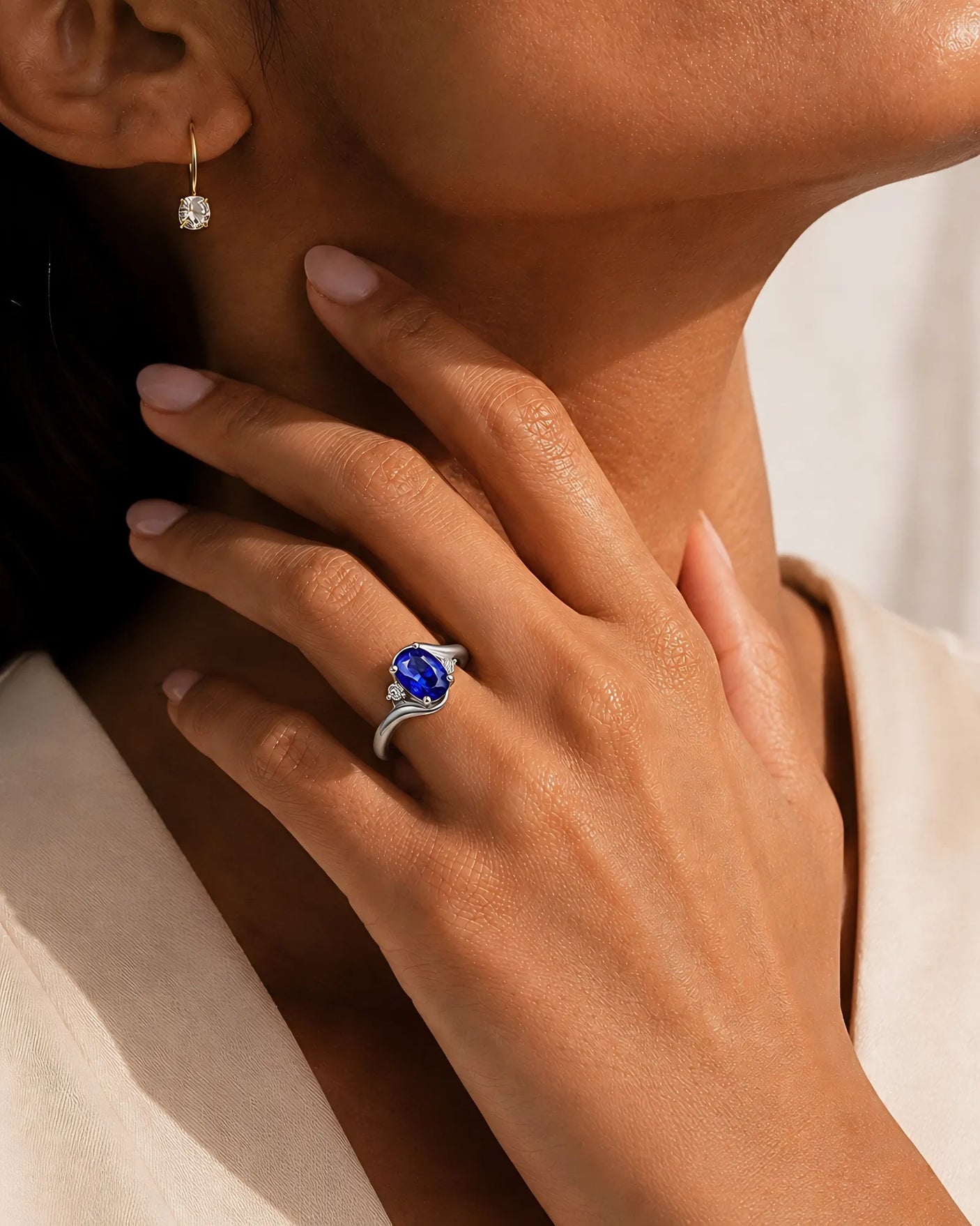 Luxury blue sapphire diamond ring with refined curved design in platinum - SARATTI
