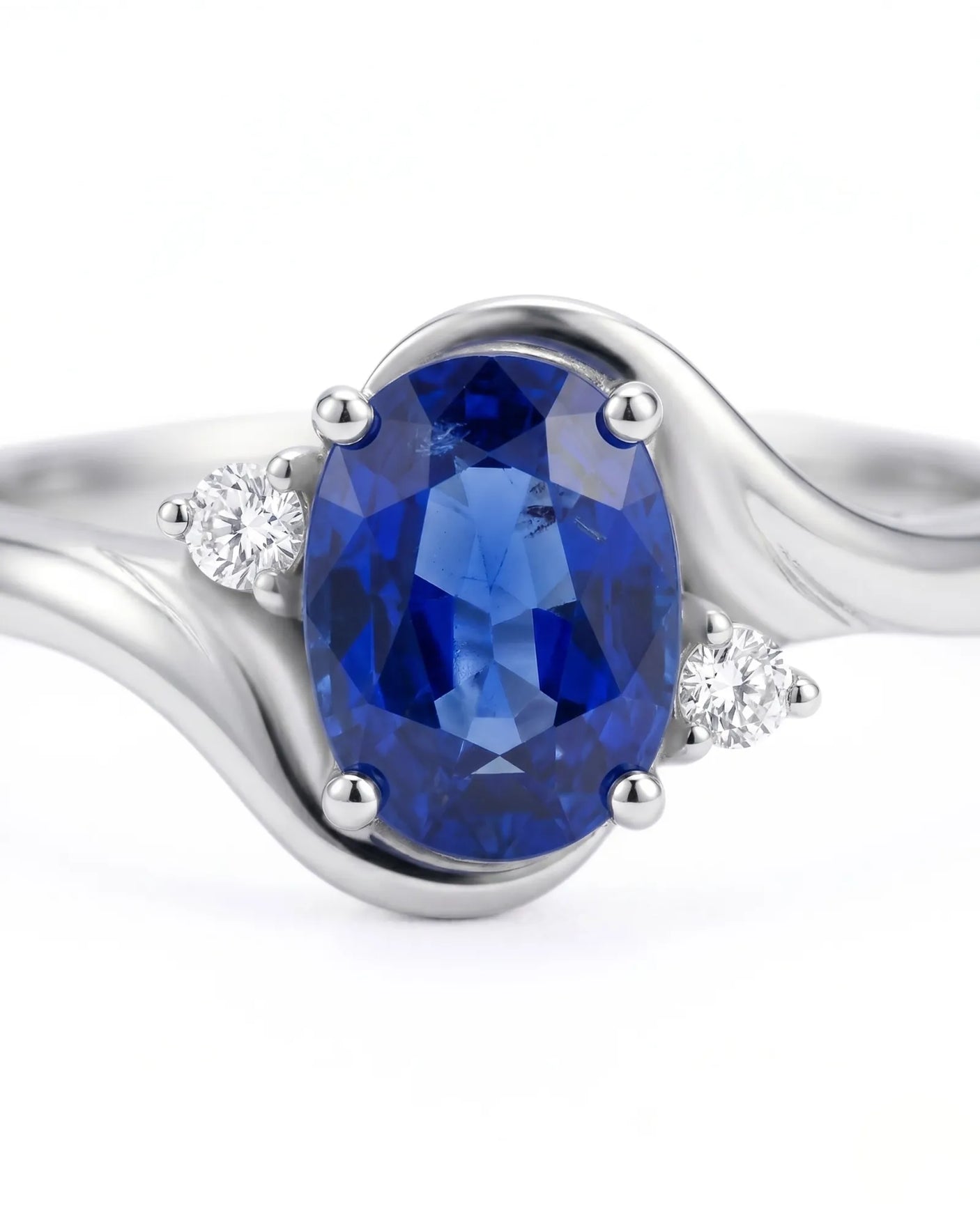 Luxury blue sapphire diamond ring with refined curved design in platinum | SARATTI