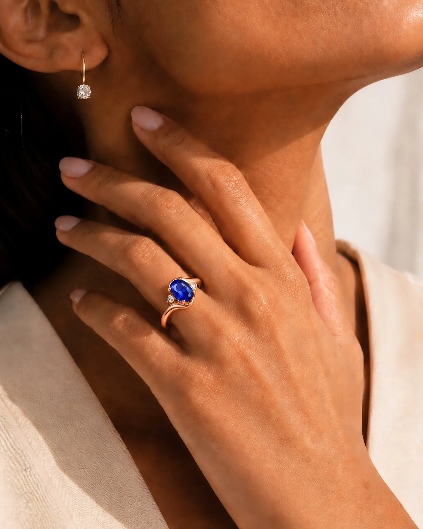 Luxury blue sapphire diamond ring with soft rose gold curves in 18K rose gold - SARATTI
