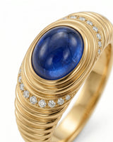 Luxury cabochon sapphire diamond ring with warm ribbed gold band in 18K yellow gold | SARATTI