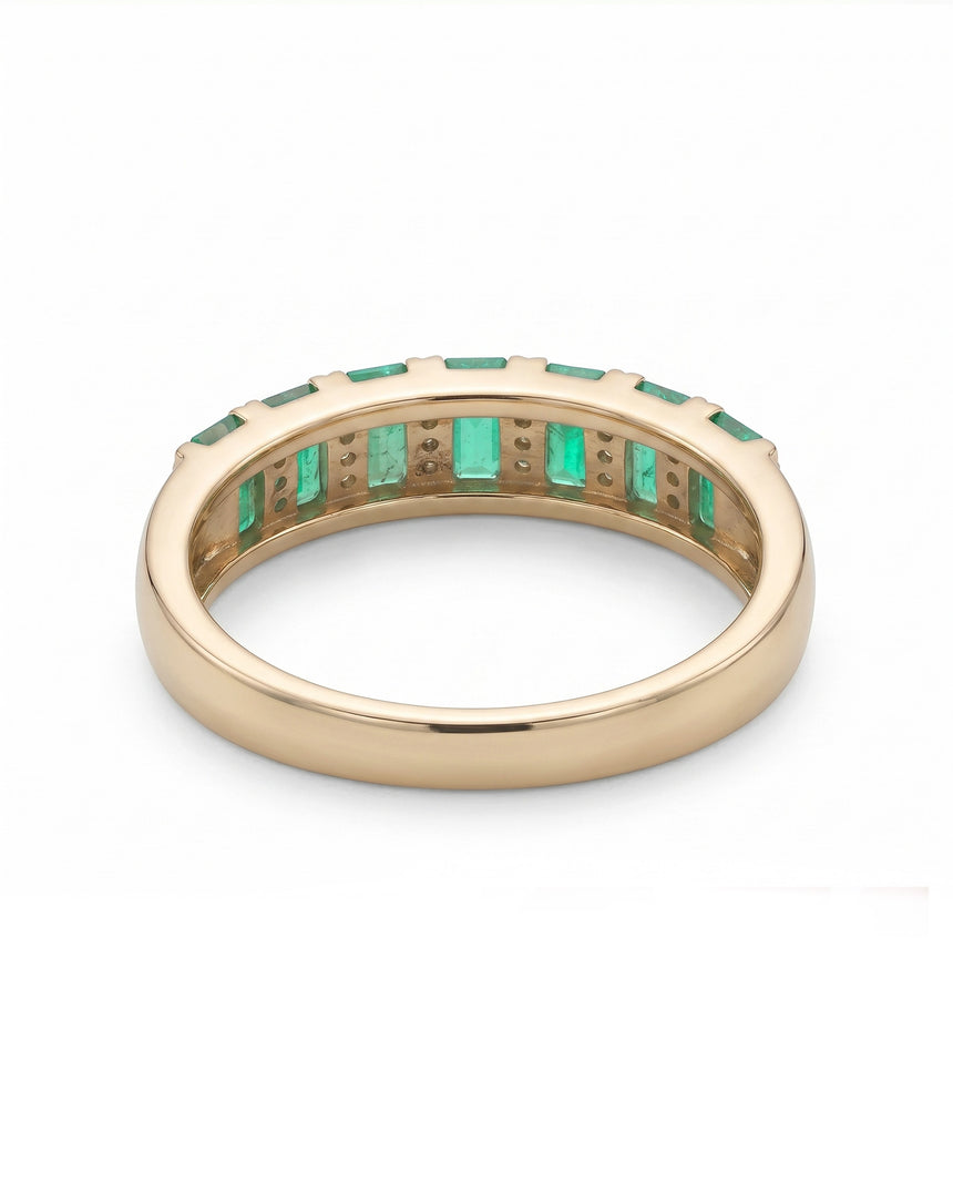 Luxury emerald and diamond wedding band in 18K Yellow Gold | SARATTI
