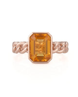 Luxury emerald cut sapphire ring with warm chain design in 18K rose gold | SARATTI