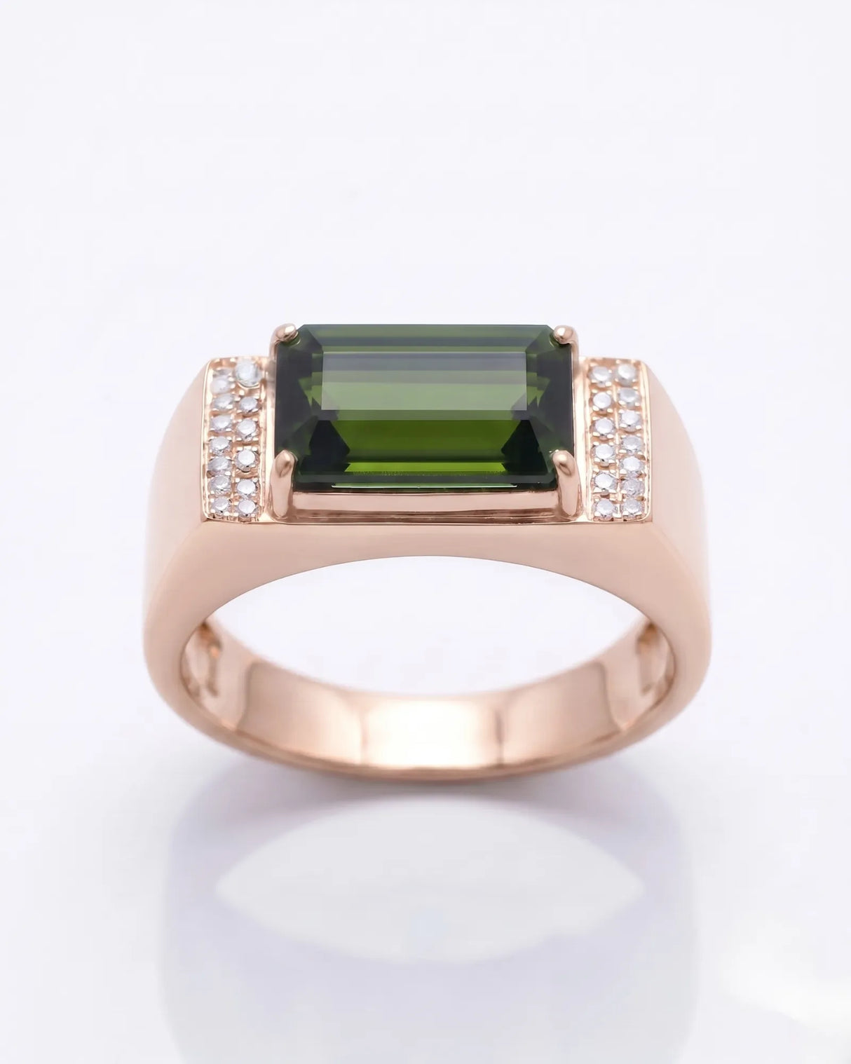 Luxury green tourmaline and diamond ring in rose gold with architectural signet design | SARATTI