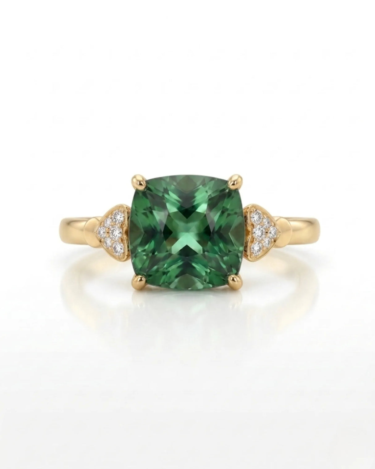 Luxury green tourmaline and diamond ring in yellow gold with romantic three-stone design - SARATTI