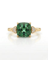 Luxury green tourmaline and diamond ring in yellow gold with romantic three-stone design - SARATTI