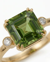 Luxury green tourmaline trilogy ring with natural diamonds in 18K yellow gold | SARATTI