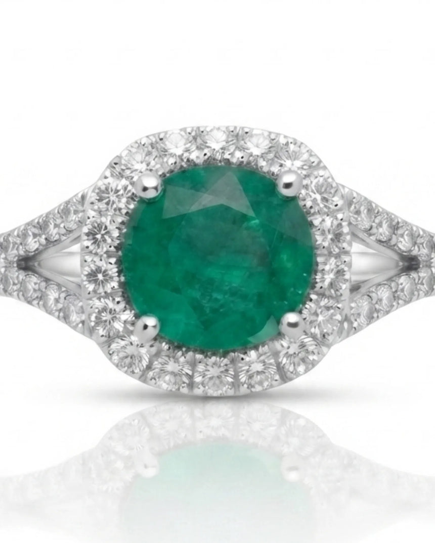 Luxury natural emerald bridal set with moissanite split-shank detailing in platinum | SARATTI