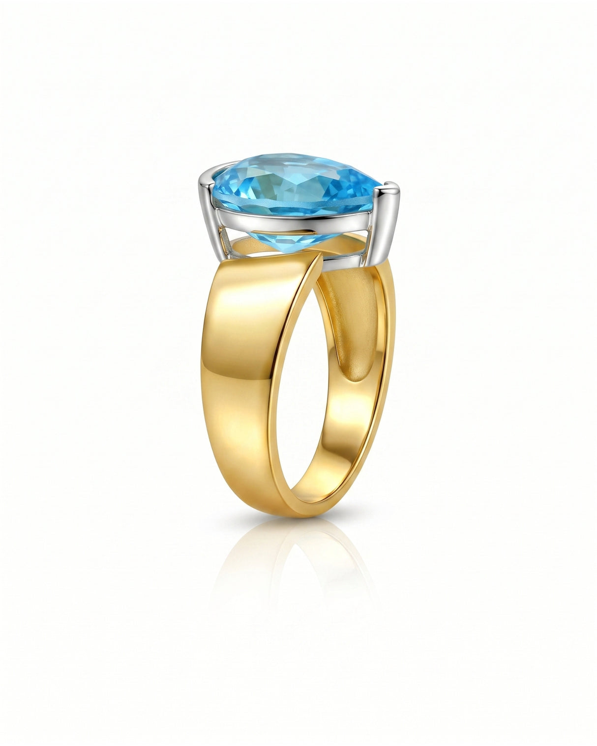 Courant pear-cut Aquamarine sculptural open-band ring setting in yellow gold, top view | SARATTI