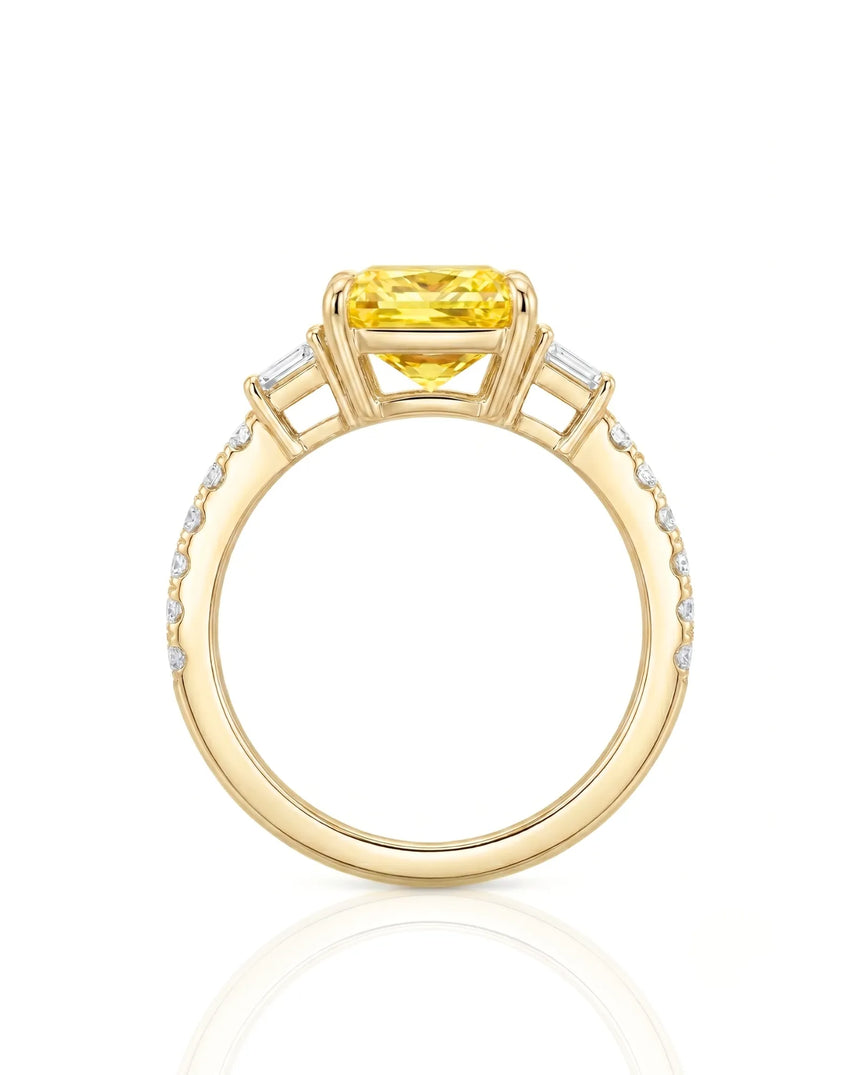 Luxury radiant sapphire ring with trapezoid diamonds in polished 18K yellow gold | SARATTI