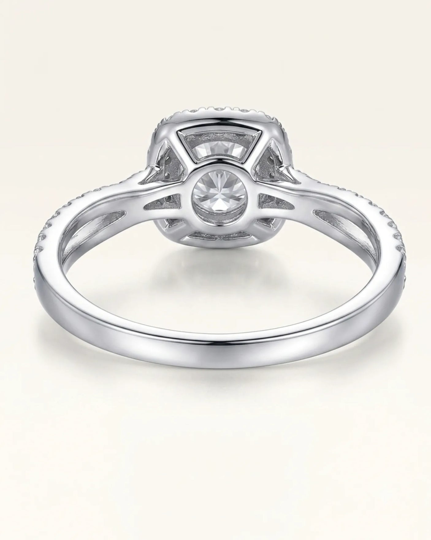 Luxury round moissanite halo ring with split shank in platinum | SARATTI