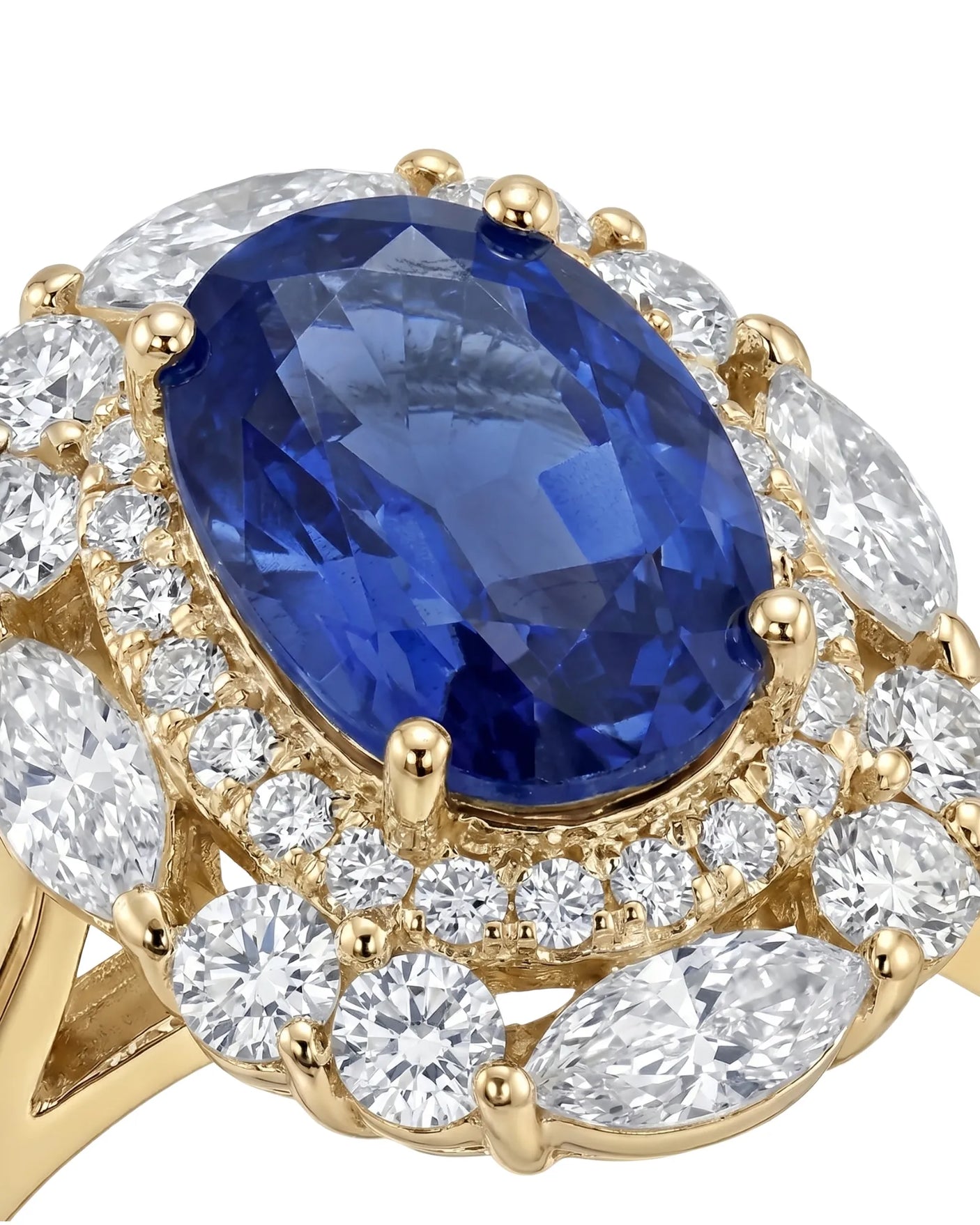Luxury royal blue sapphire diamond ring with warm gold halo design in 18K yellow gold | SARATTI