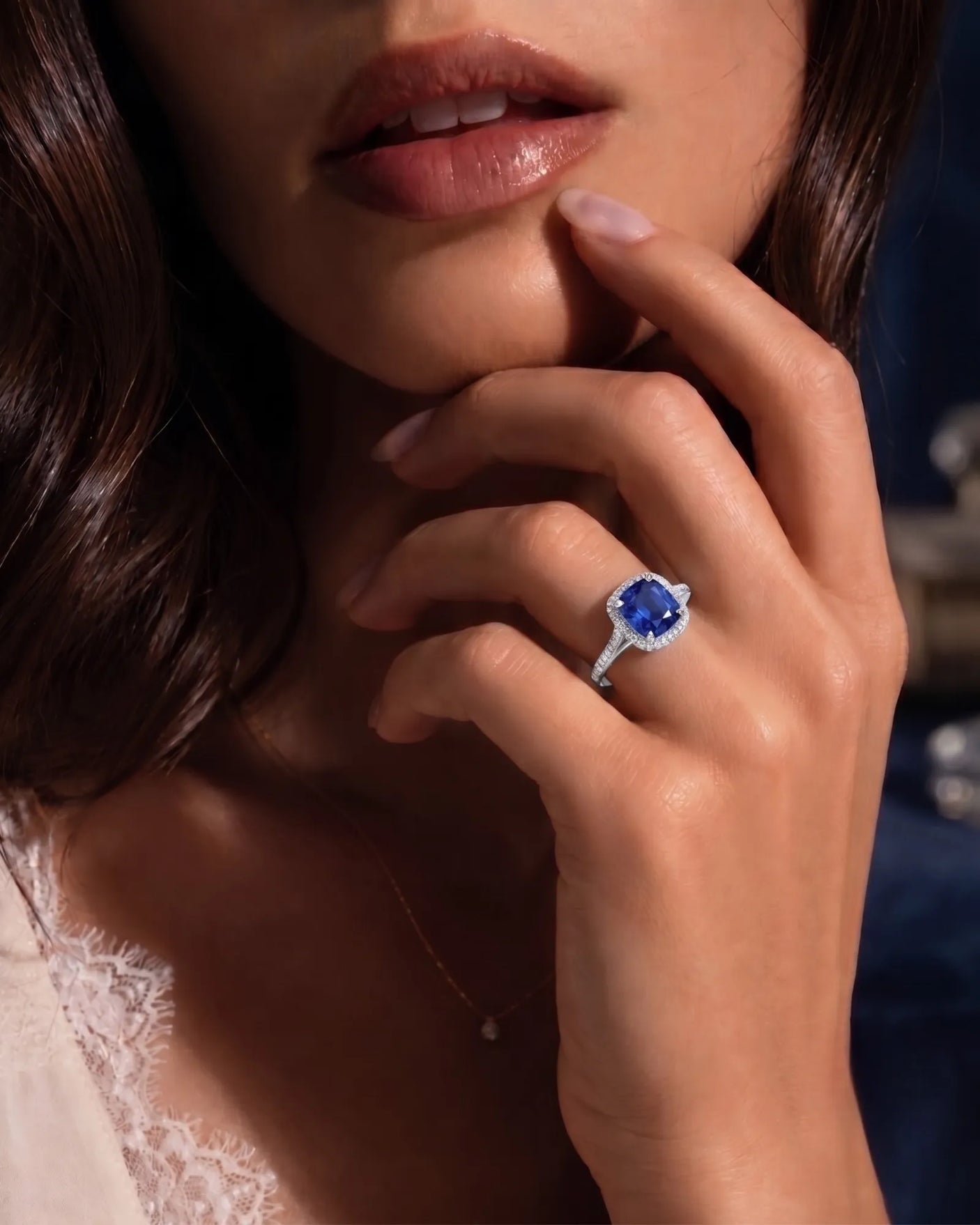 Luxury royal blue sapphire ring with diamond shoulders in platinum | SARATTI