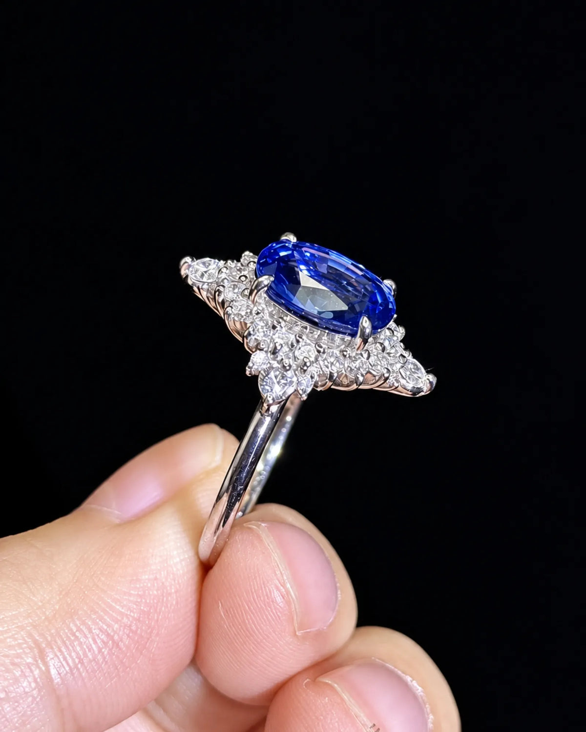 Luxury sapphire and diamond platinum ring for distinctive engagement, anniversary or milestone gifting | SARATTI