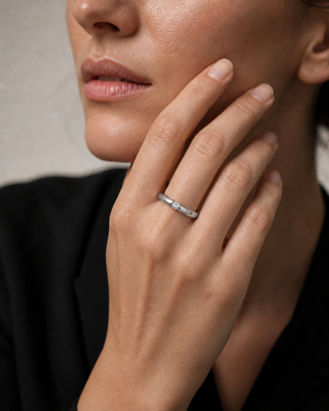 Luxury single diamond wedding ring in Platinum - SARATTI