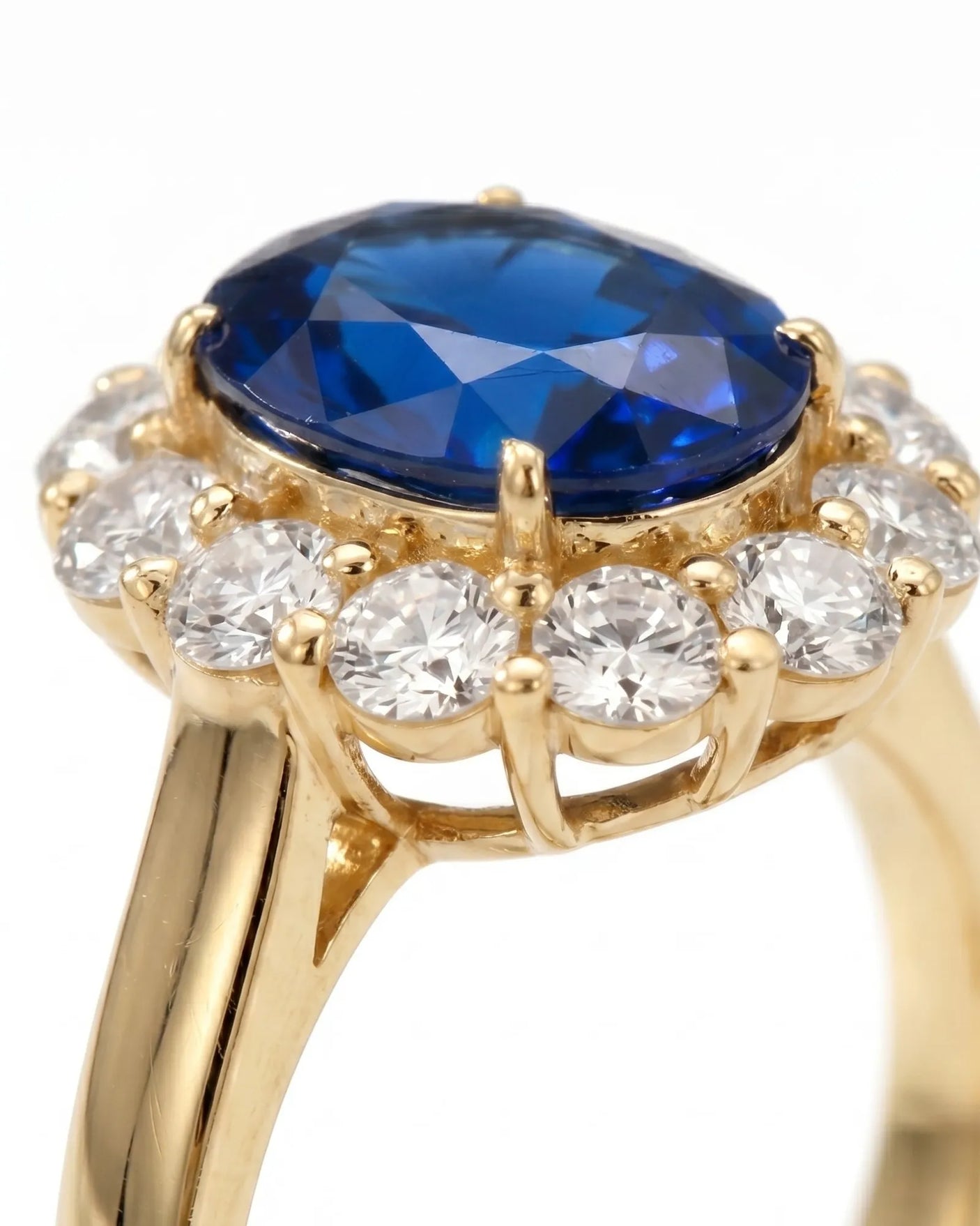 Luxury vintage sapphire halo ring with diamonds in warm 18K yellow gold | SARATTI