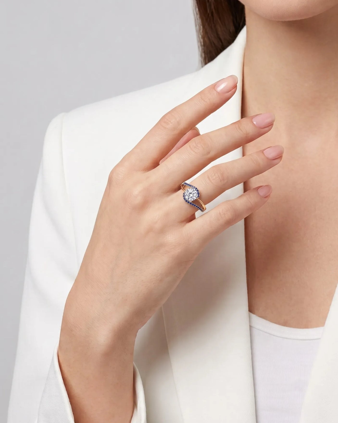 Kelly – Natural Round Diamond & Sapphire Split-Shank Engagement Ring