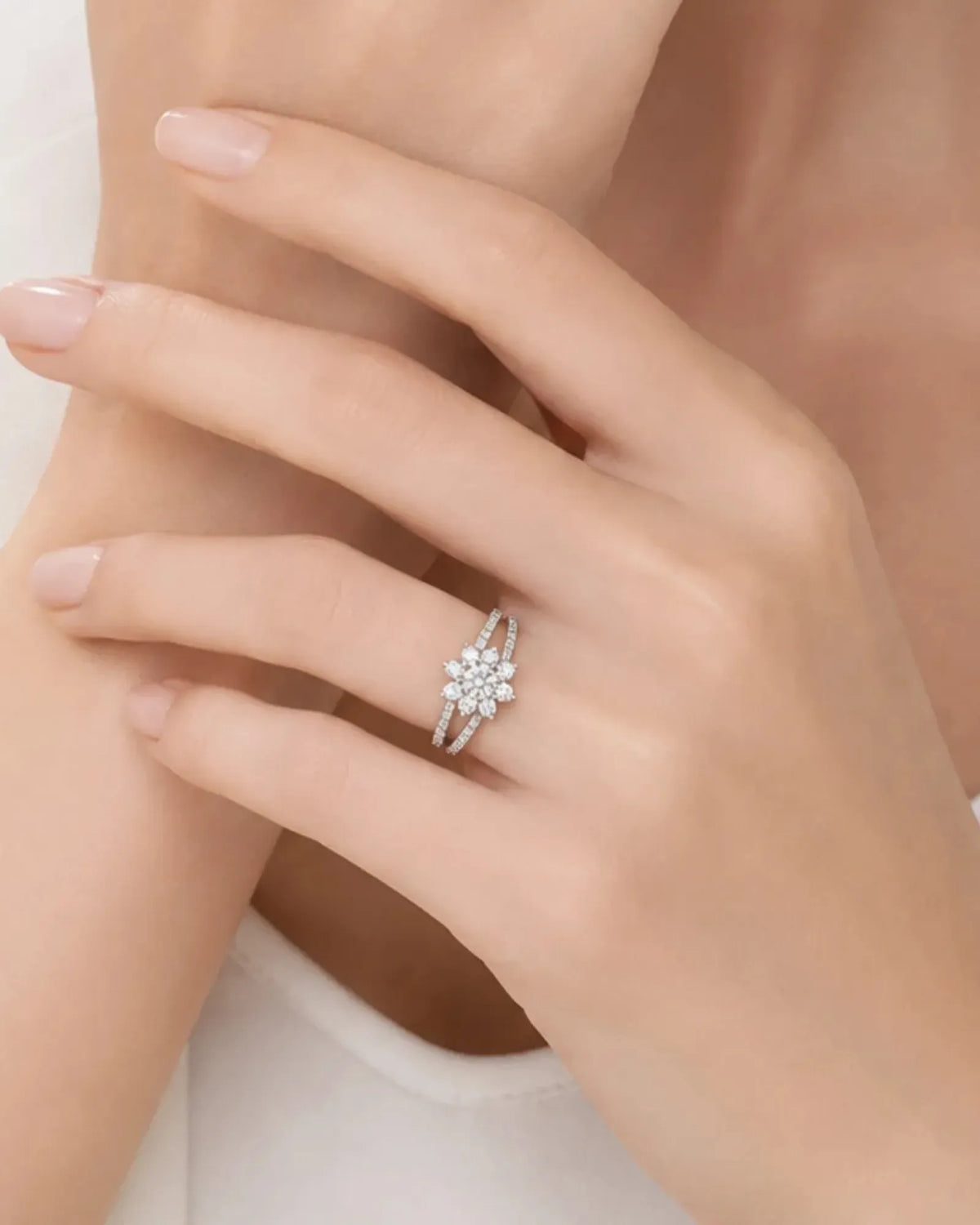 Gail – Fortune Compass II Natural Round Diamond Star Halo Engagement Ring