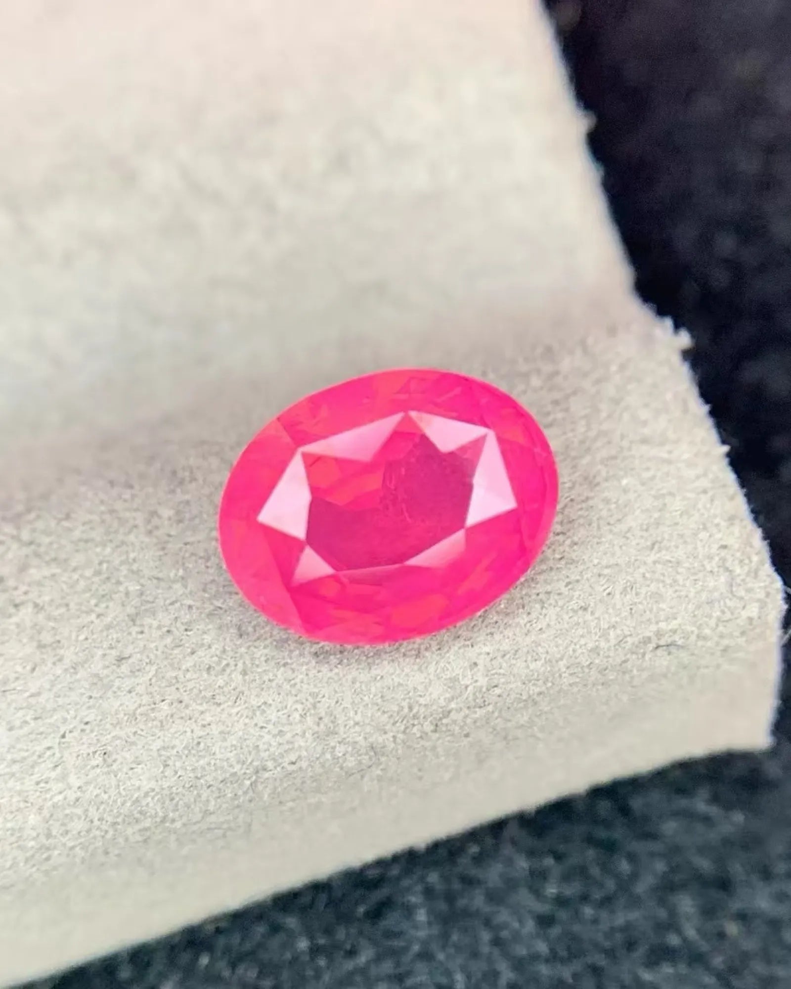 Mahenge Spinel oval with modified brilliant facet structure | SARATTI