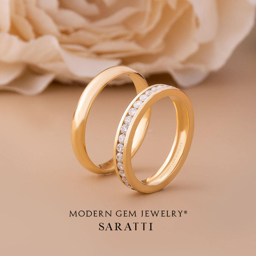 Yellow Gold Wedding Band Set against Rose Background | Modern Gem Jewelry  | Saratti 