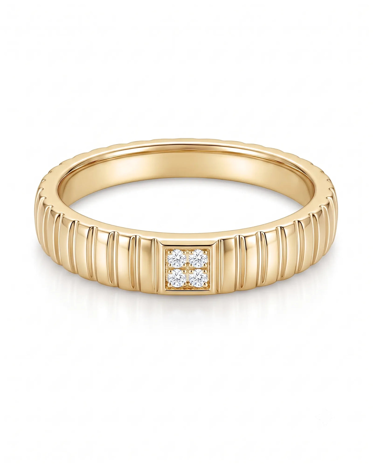 Matching diamond wedding set with timeless elegance and polished 18K yellow gold craftsmanship | SARATTI