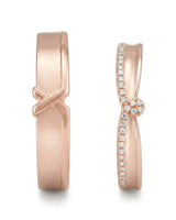 Matching wedding band set with flowing X-inspired structure and smooth 18K rose gold finish | SARATTI