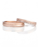 Matching wedding ring set with smooth curved surfaces and harmonious 18K rose gold construction | SARATTI