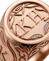 Mens initial ring worn on model in platinum | SARATTI