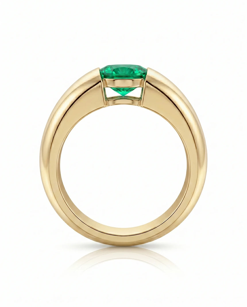 Minimal emerald statement ring in 18K yellow gold | SARATTI
