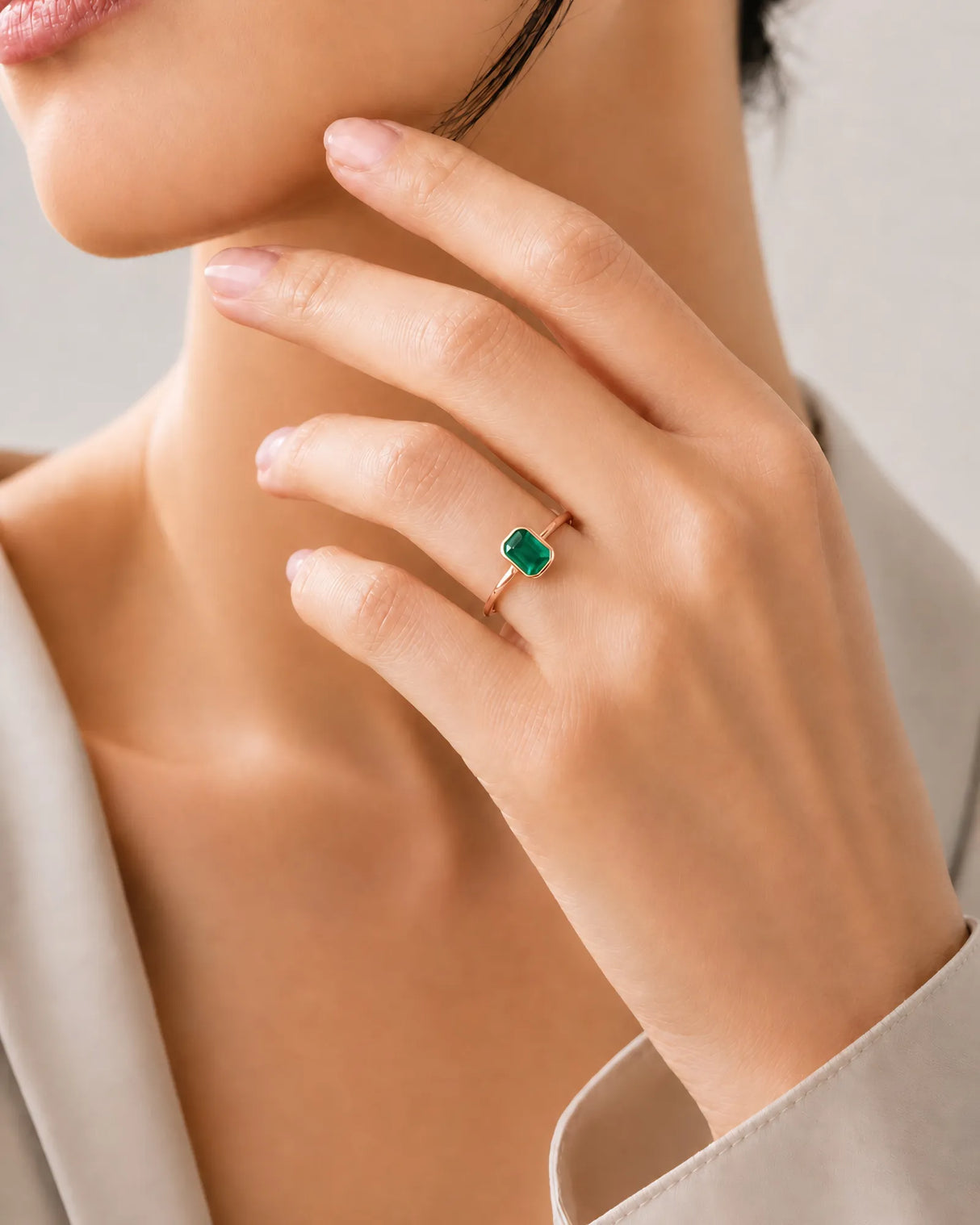 Minimal natural emerald statement ring in 18K Rose Gold | SARATTI