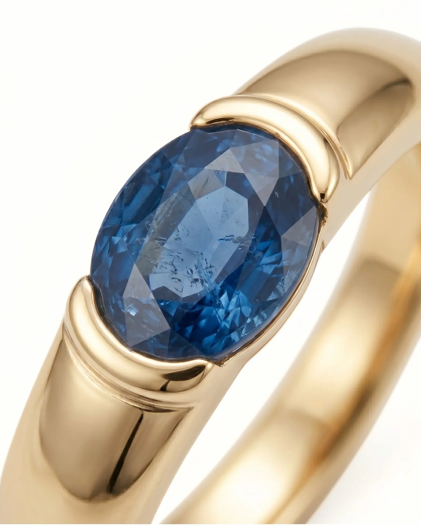 Minimalist sapphire ring with smooth polished band in warm yellow gold | SARATTI