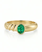 Modern emerald bezel ring in 18K yellow gold | SARATTI
