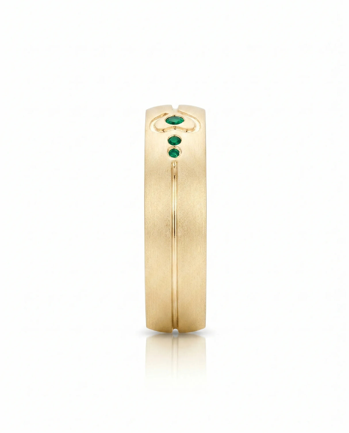 Modern emerald wide band ring in 18K yellow gold | SARATTI
