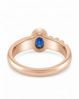 Modern oval sapphire ring with sculptural groove detail in polished 18K Rose Gold | SARATTI