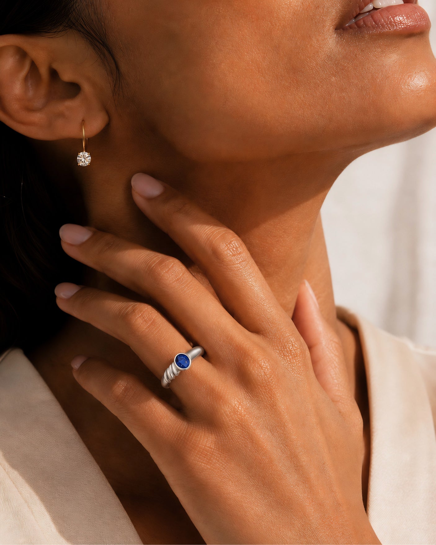 Modern oval sapphire ring with sculptural groove detail in polished Platinum | SARATTI