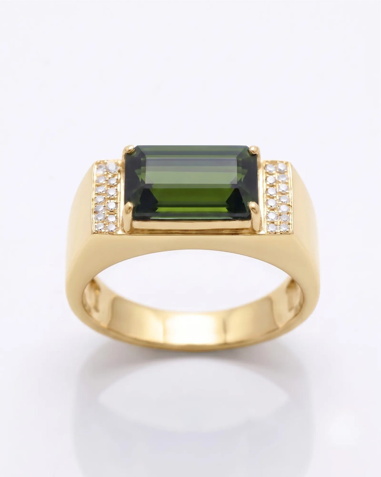 Modern signet tourmaline ring with round brilliant diamonds and 18K yellow gold setting | SARATTI
