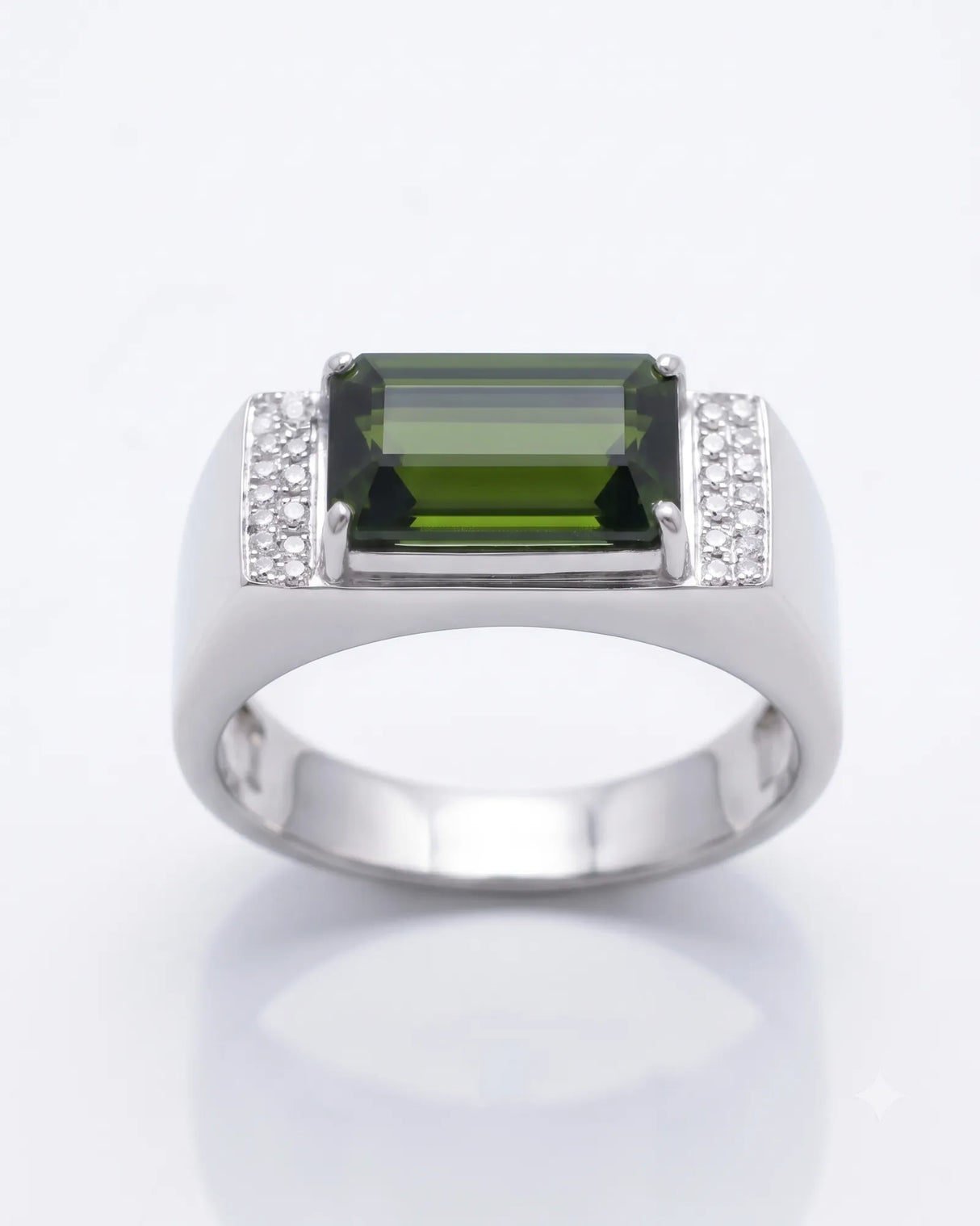 Modern signet tourmaline ring with round brilliant diamonds and refined platinum setting | SARATTI