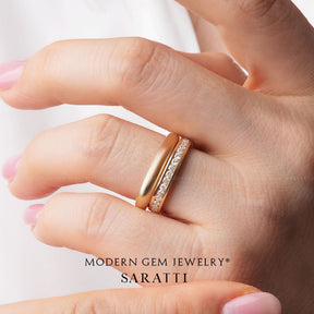 Exquisite Bridal Jewelry Set Close Up Shot Model Finger | Modern Gem Jewelry | Saratti 