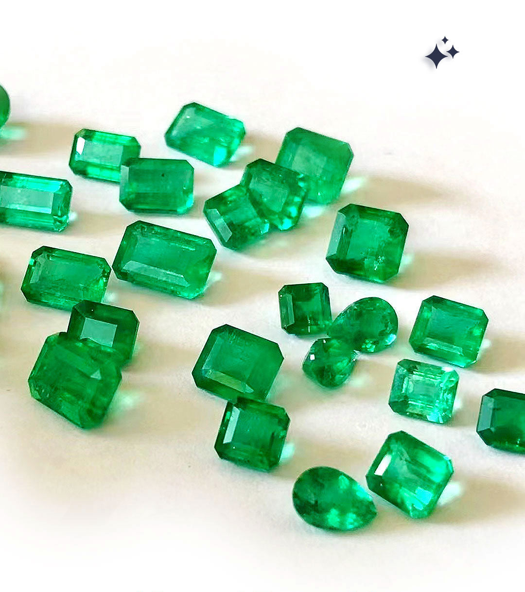 Natural emerald centre stones selected by SARATTI